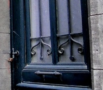 Schild an Wohnungseingangstür ist zu dulden